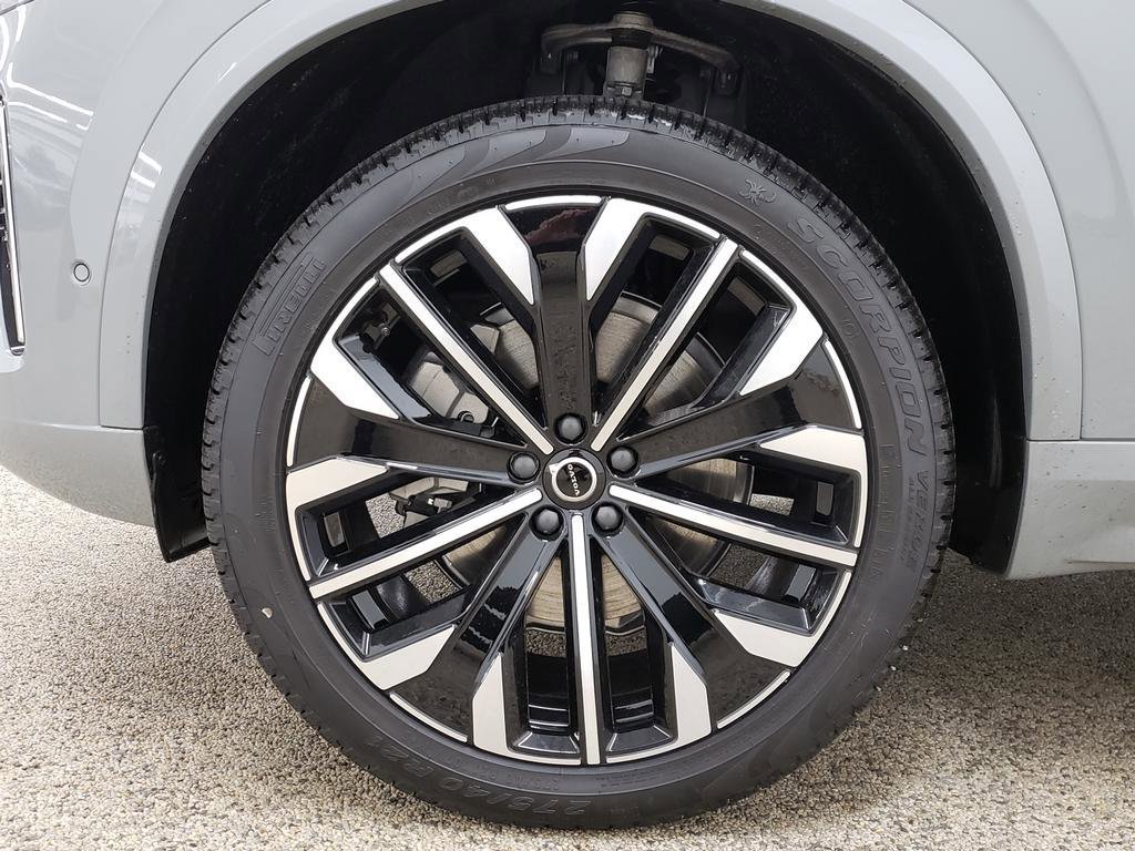 New 2026 Volvo XC90 B6 Plus w/ Protection Package Premier AWD/4WD image 12