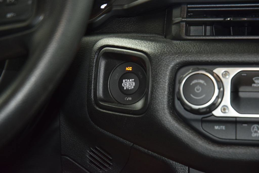 Used 2025 Jeep Wrangler Unlimited Sport AWD/4WD image 32