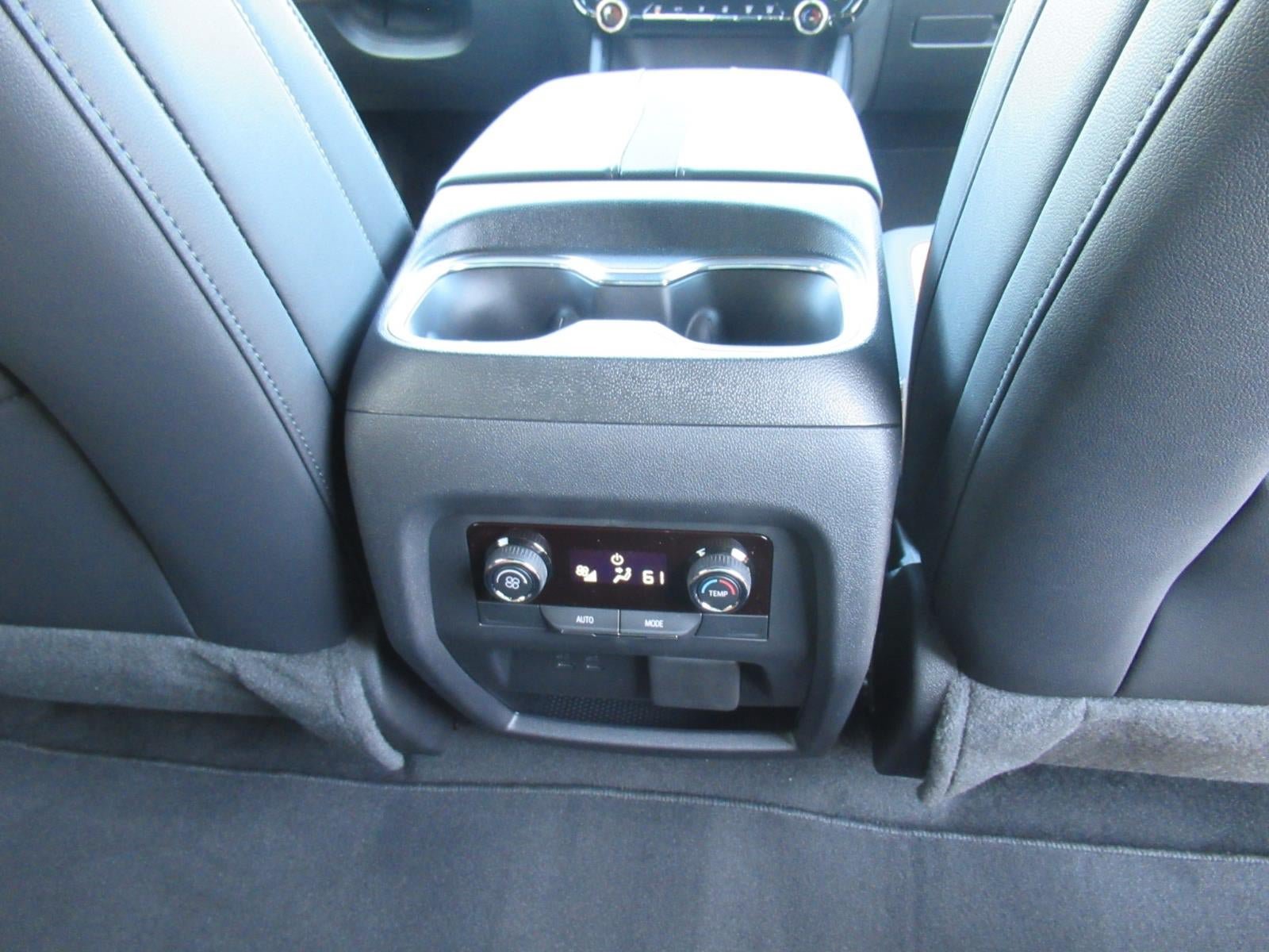 New 2027 Chevrolet Traverse Z71 w/ Driver Confidence Package AWD/4WD image 32