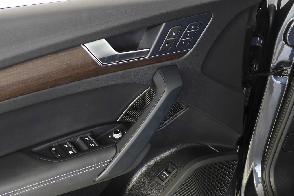 Used 2023 Audi Q5 2.0T Premium Plus w/ Premium Plus Package image 12