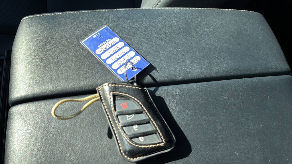 Used 2023 Lexus GX 460 Luxury image 23