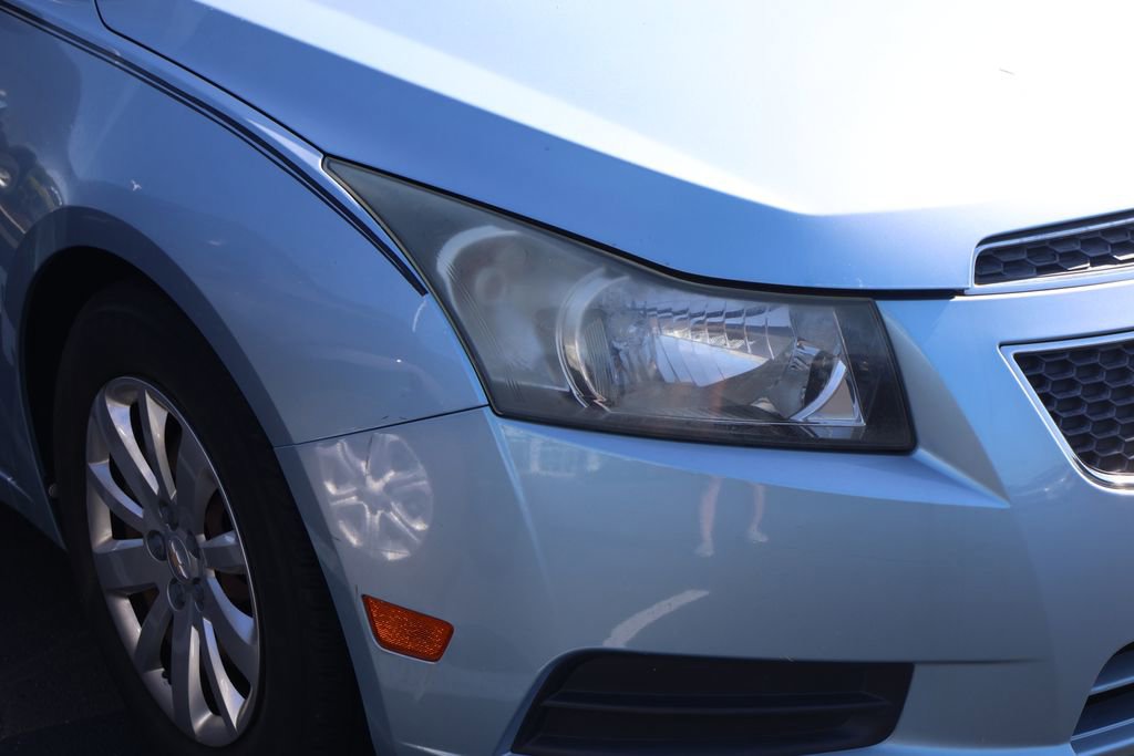 Used 2011 Chevrolet Cruze LS w/ Connectivity Package FWD image 4