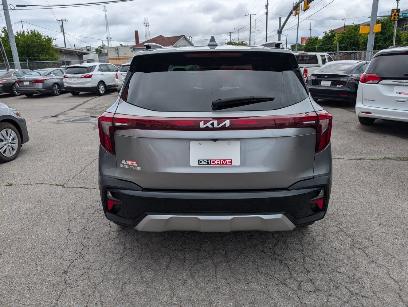 Used 2025 Kia Seltos EX FWD image 7