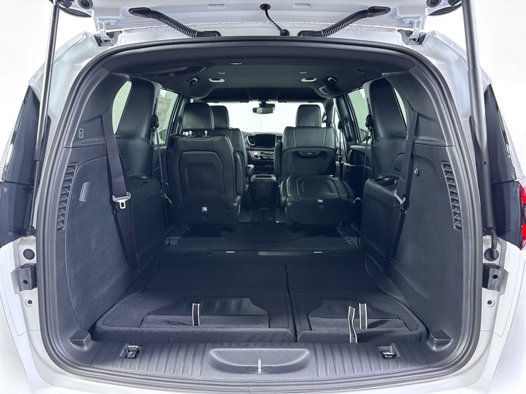 New 2026 Chrysler Pacifica Select w/ S Appearance Package AWD/4WD image 10
