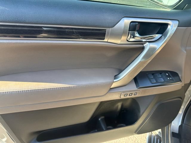 Used 2022 Lexus GX 460 Luxury w/ Accessory Package AWD/4WD image 26