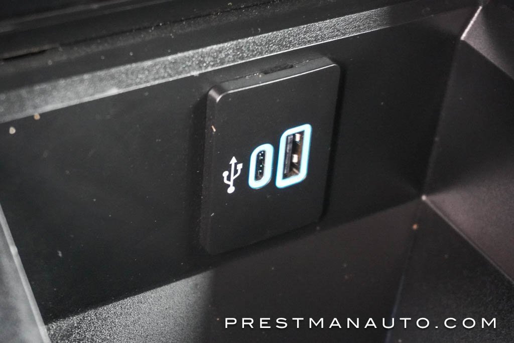 Used 2025 Ford F250 Lariat w/ Chrome Package image 46