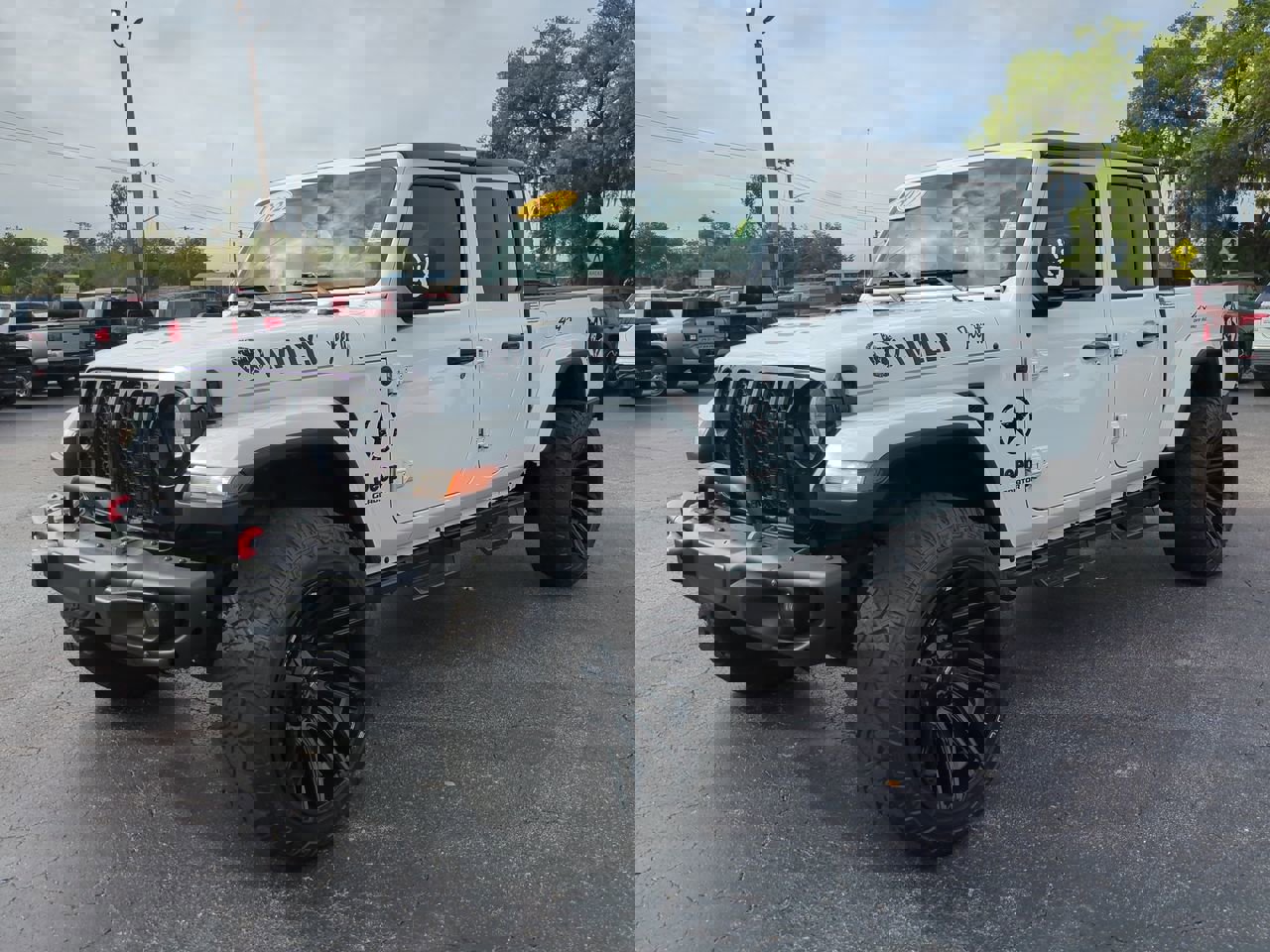 Used 2022 Jeep Gladiator Willys image 8