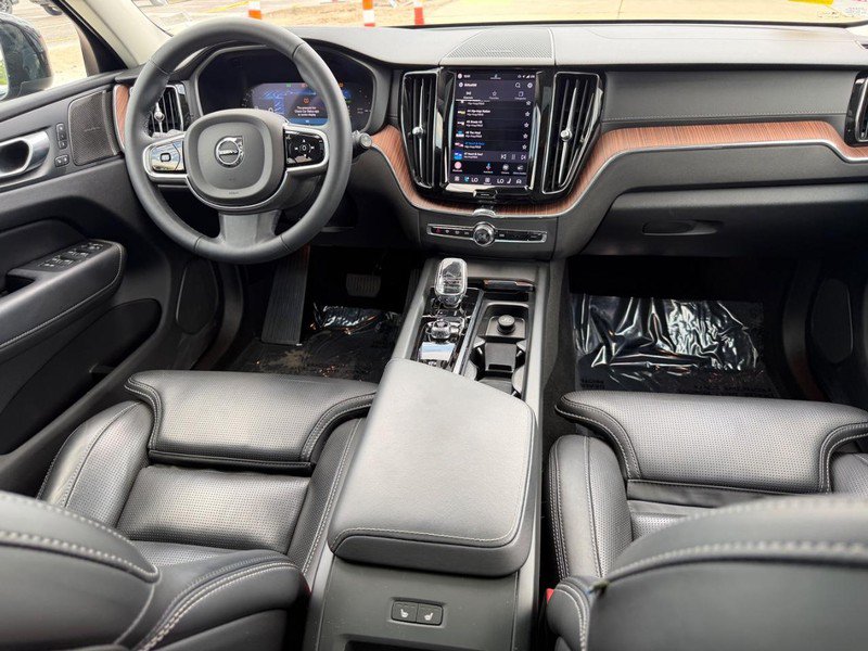 Certified 2024 Volvo XC60 T8 Ultimate AWD/4WD image 12