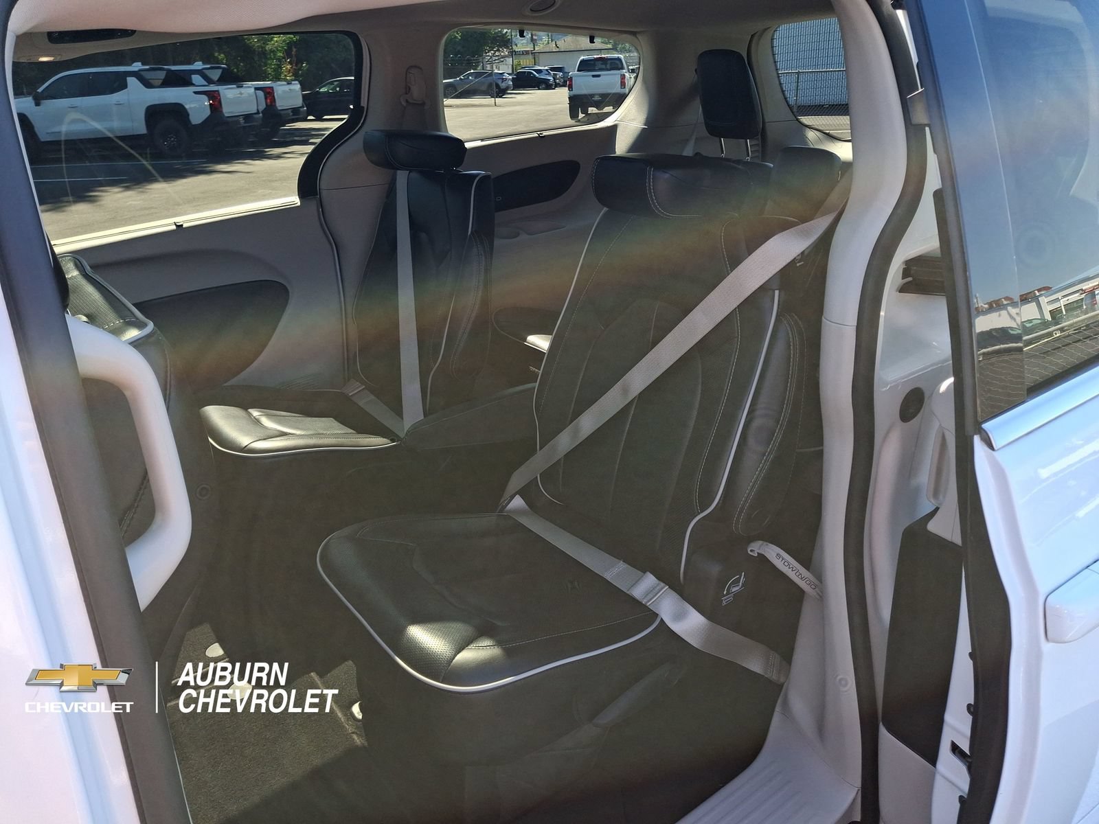 Used 2023 Chrysler Pacifica Limited FWD image 18
