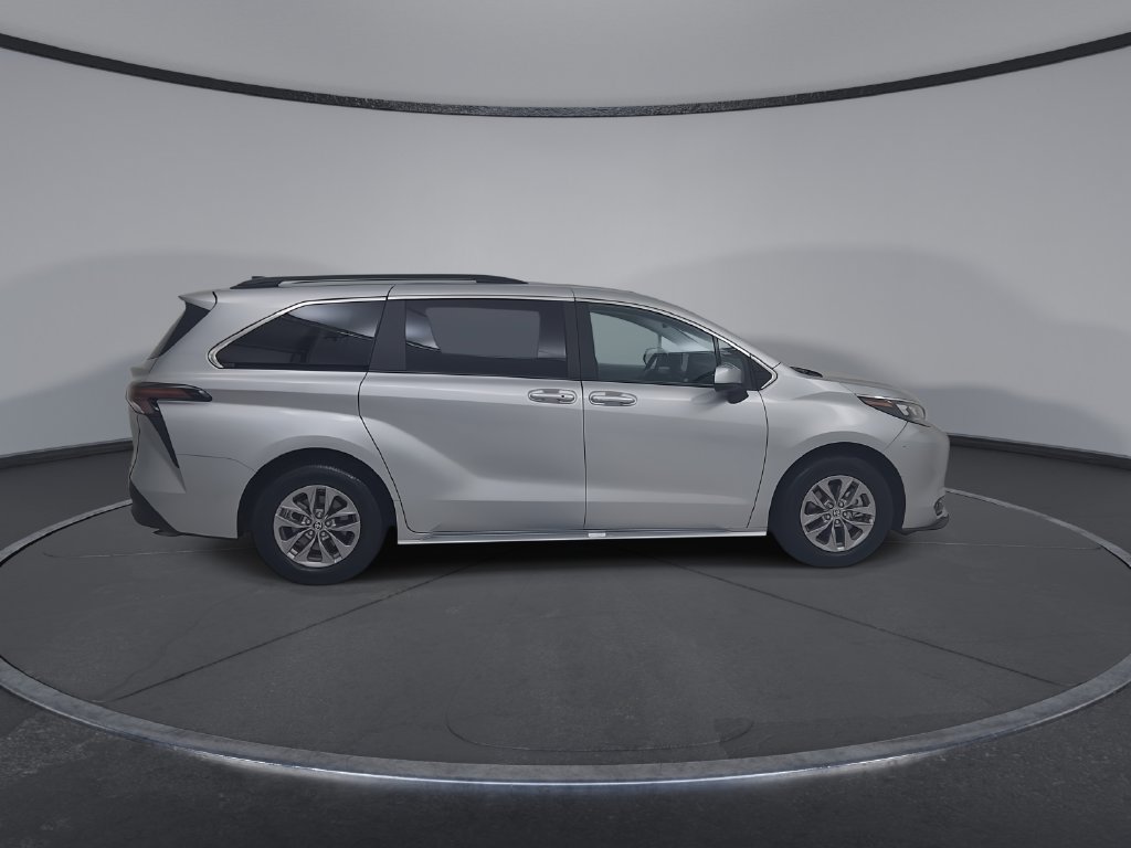 Used 2025 Toyota Sienna XLE FWD image 17