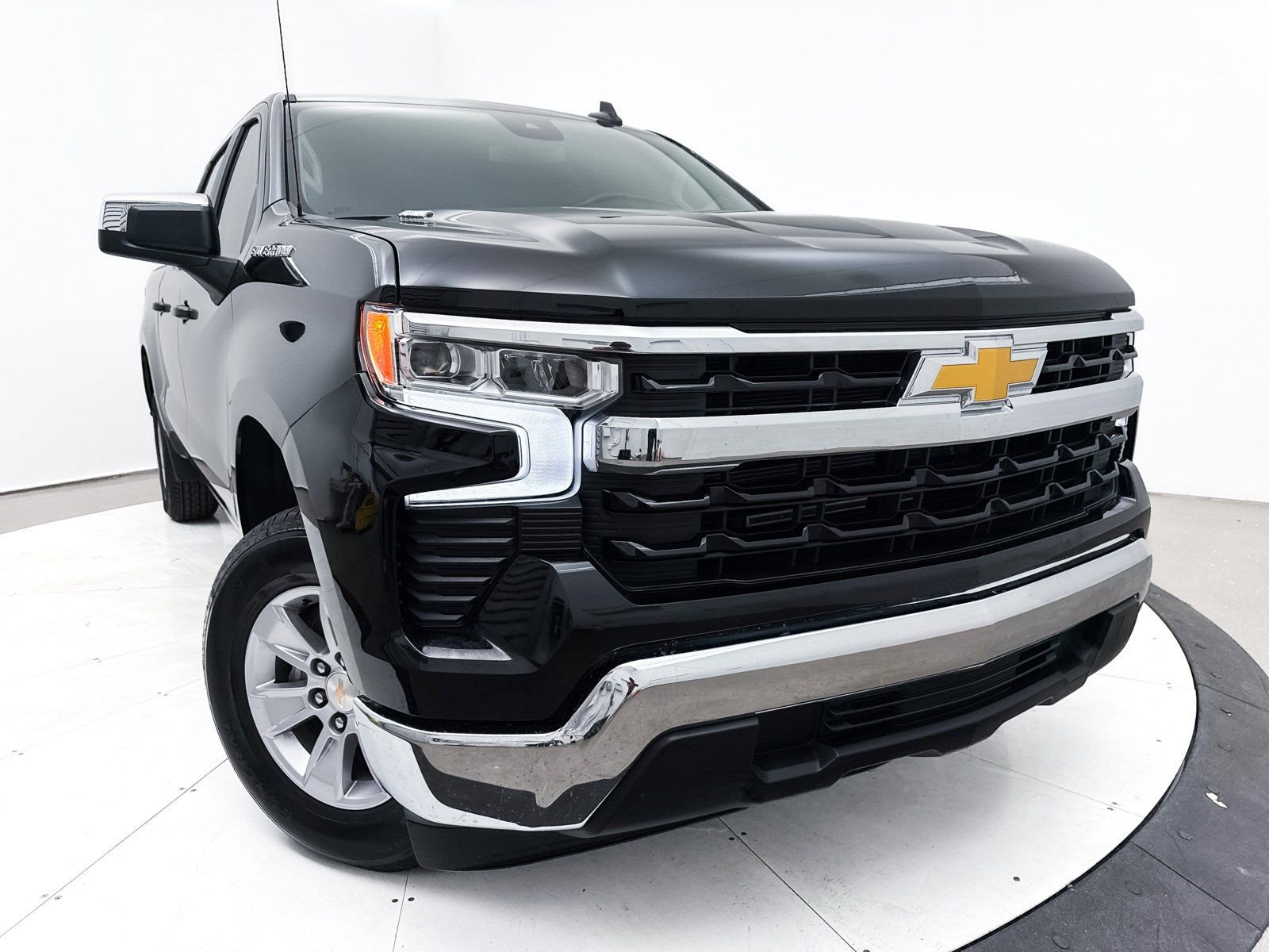 Used 2025 Chevrolet Silverado 1500 LT w/ Convenience Package II image 8