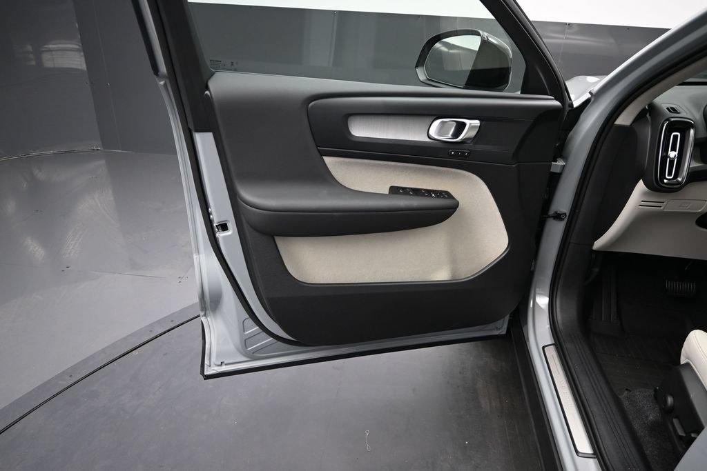 New 2026 Volvo XC40 B5 Plus w/ Protection Package Premier AWD/4WD image 9