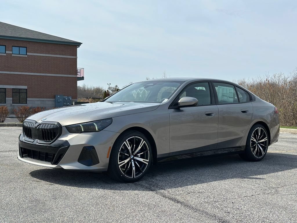 New 2026 BMW 530i xDrive w/ M Sport Package AWD/4WD image 3