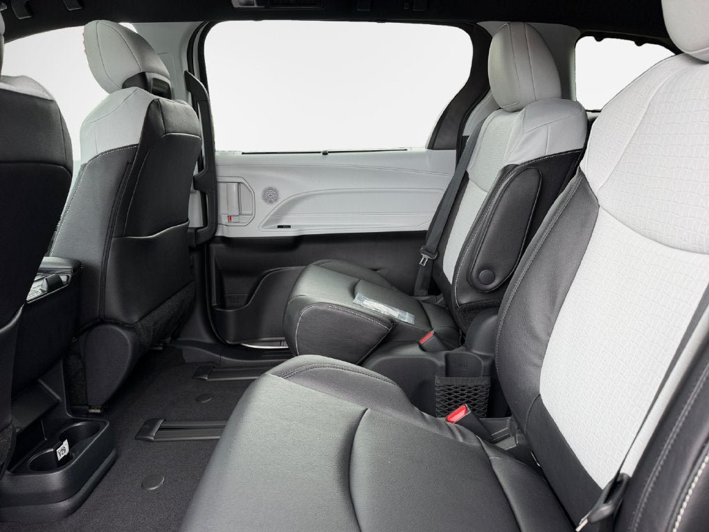 New 2026 Toyota Sienna XSE FWD image 14