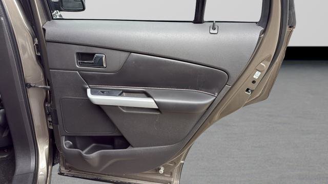Used 2013 Ford Edge SEL FWD image 29