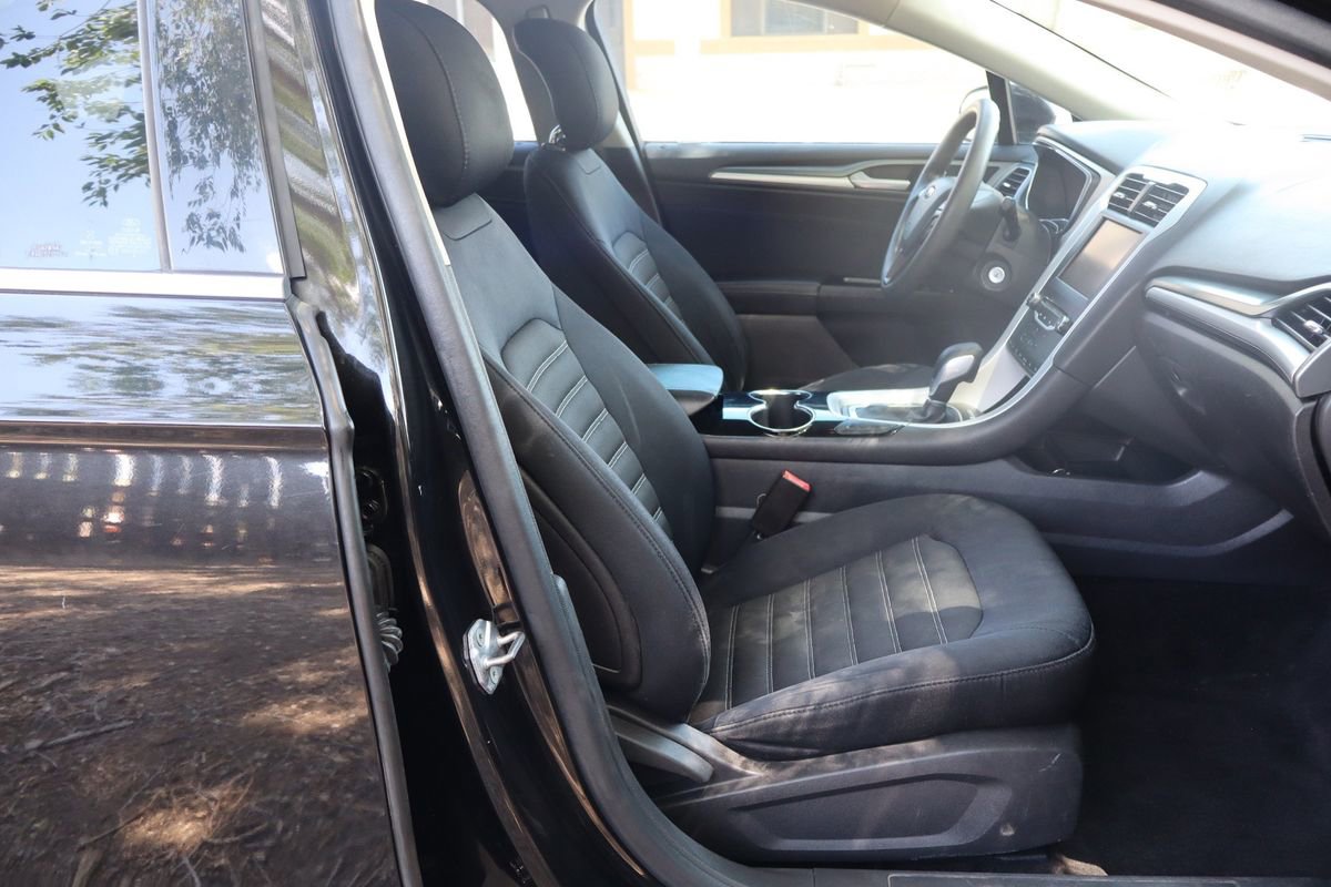 Used 2014 Ford Fusion SE FWD image 22
