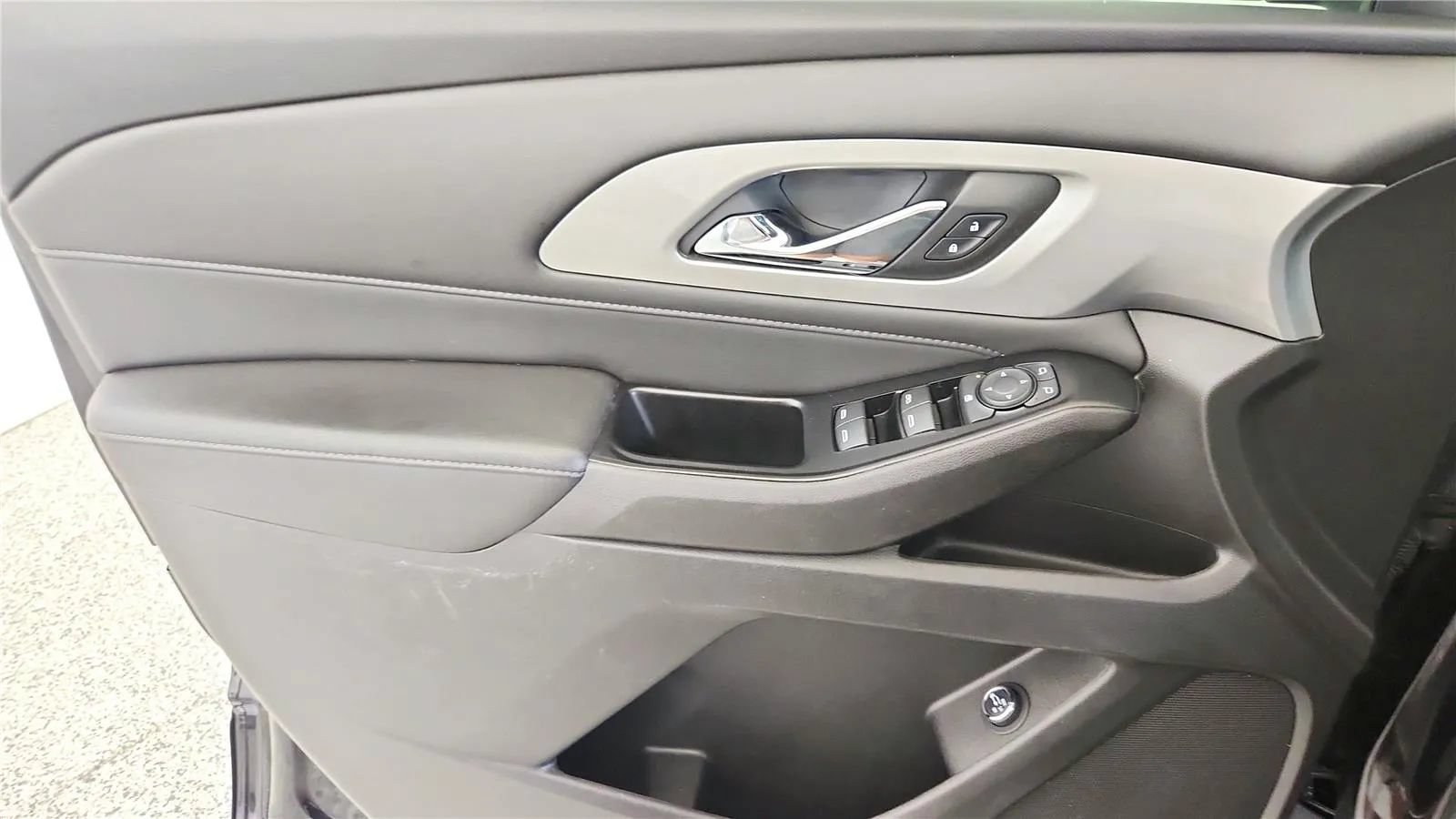 Used 2023 Chevrolet Traverse LT FWD image 33