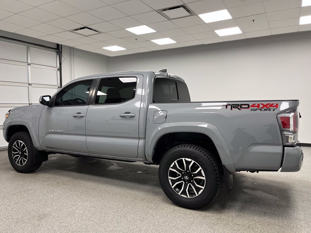 Used 2020 Toyota Tacoma TRD Sport w/ TRD Premium Sport Package AWD/4WD image 7