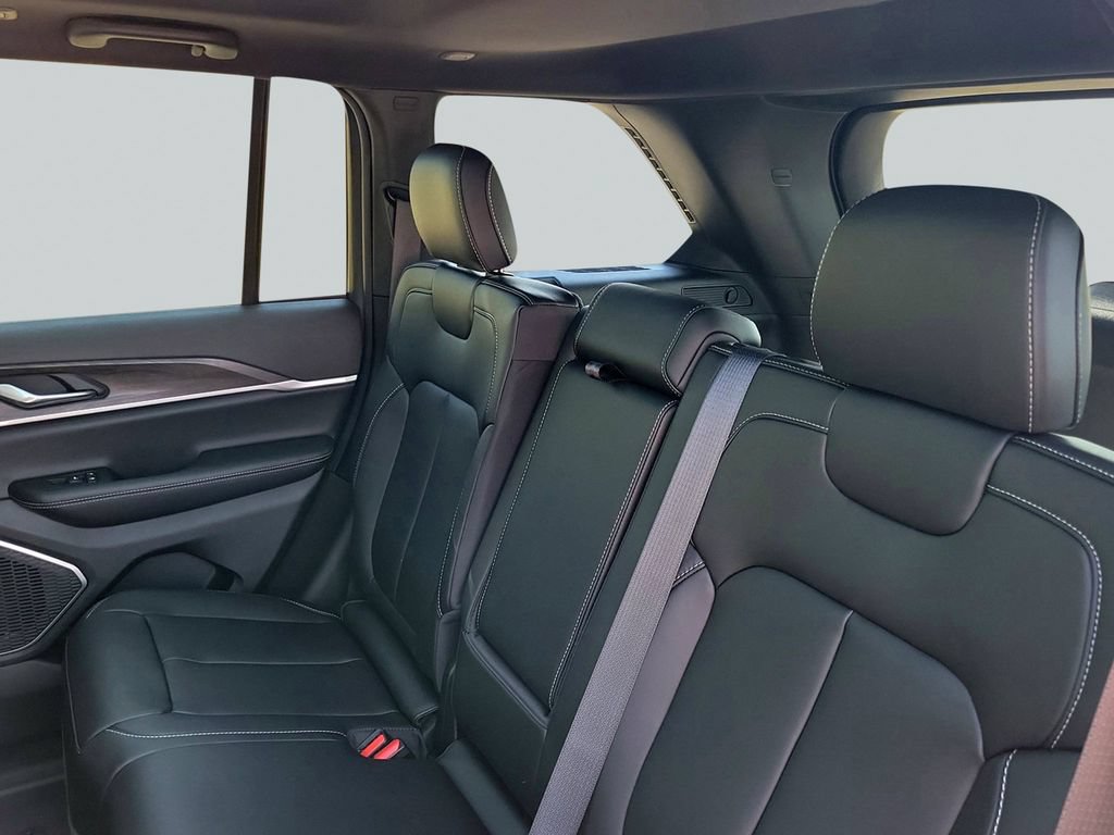 New 2026 Jeep Grand Cherokee Limited w/ Limited Altitude Package RWD image 33