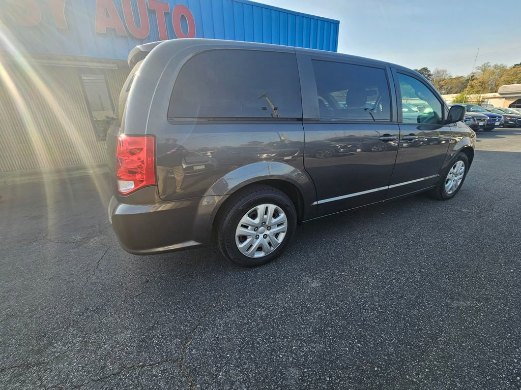 Used 2018 Dodge Grand Caravan SE w/ UConnect Hands-Free Group image 5