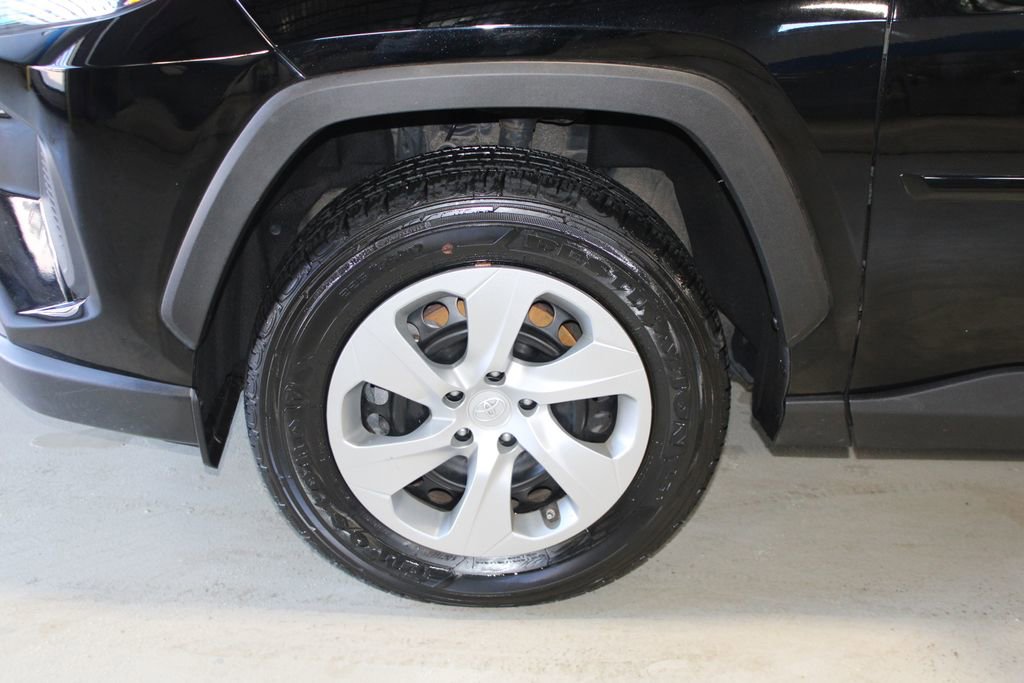 Used 2023 Toyota RAV4 LE AWD/4WD image 6