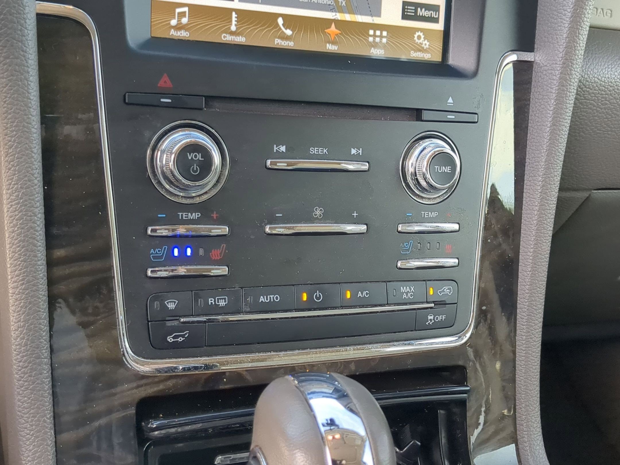 Used 2017 Lincoln Navigator Select image 18