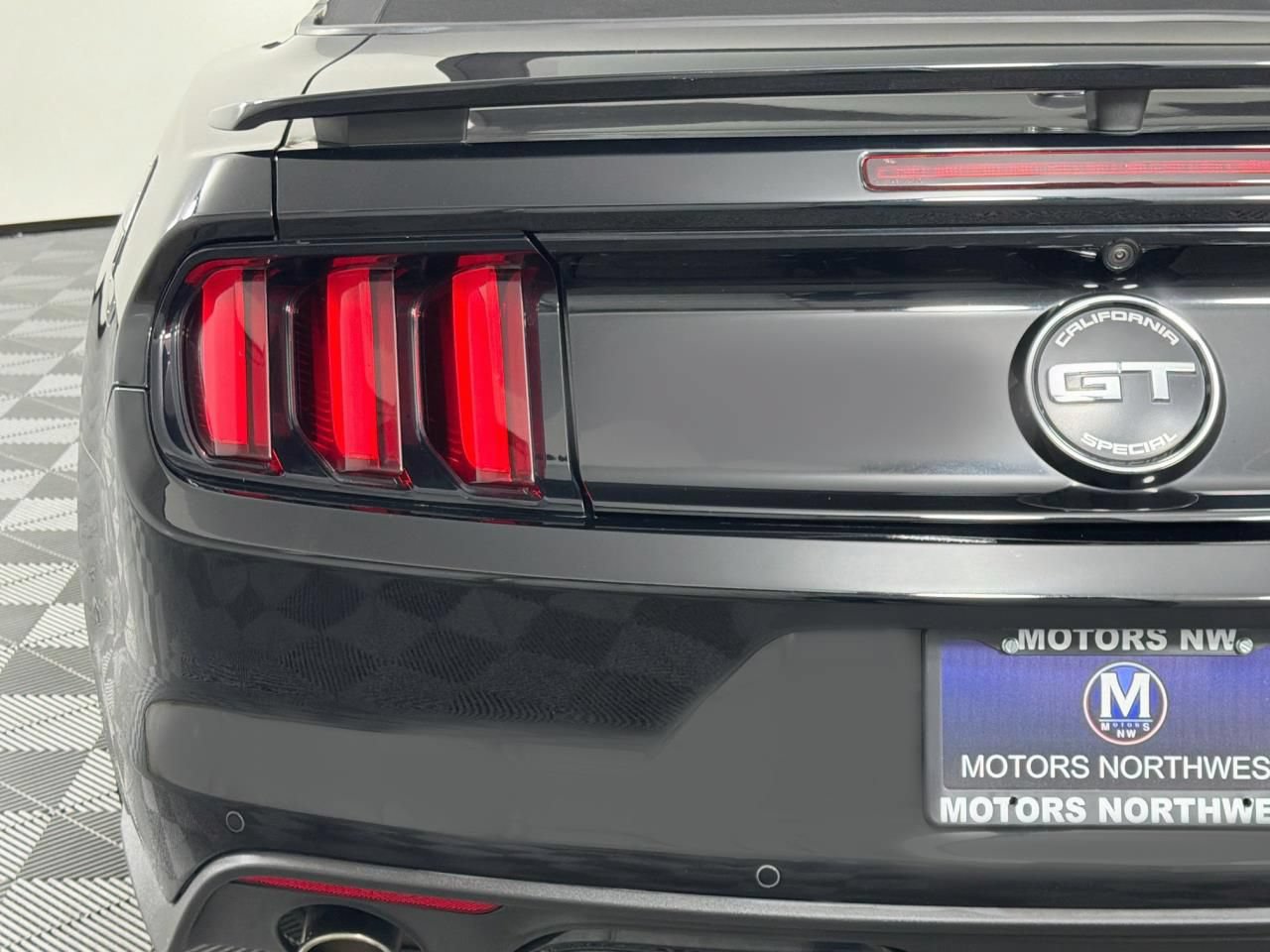 Used 2017 Ford Mustang GT Premium w/ Equipment Group 401A RWD image 24