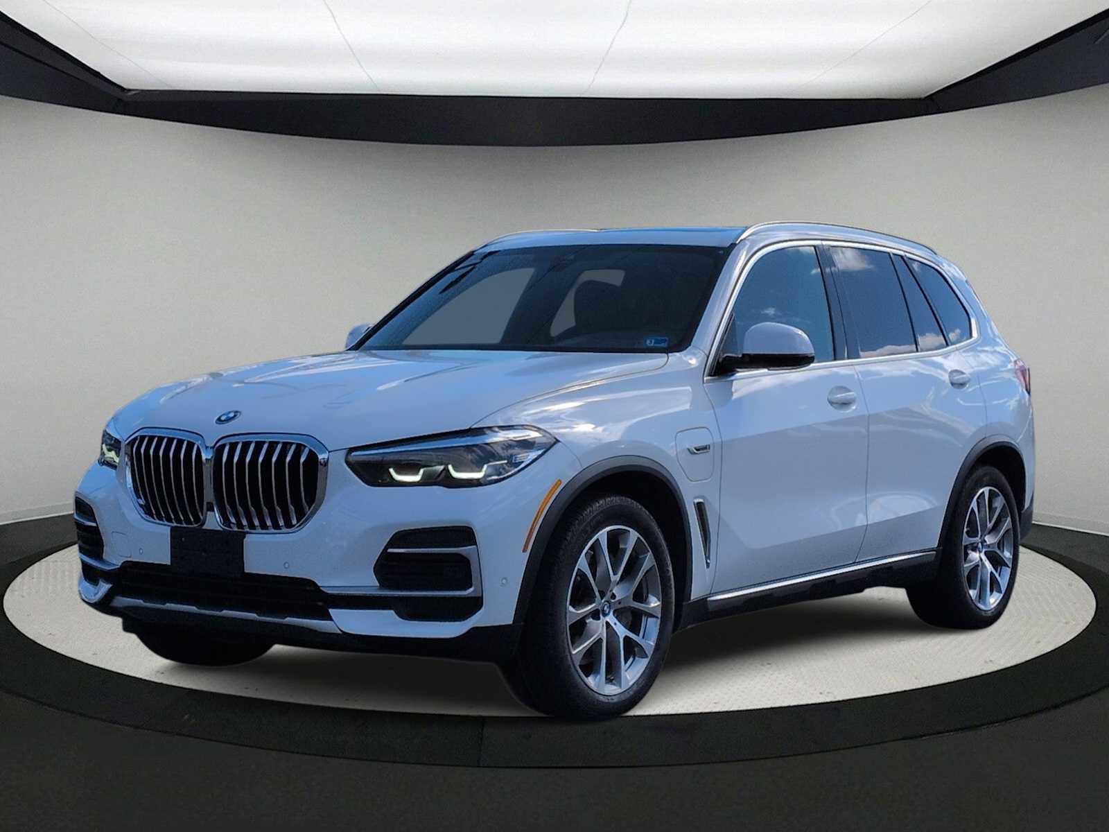 Certified 2023 BMW X5 xDrive45e w/ Climate Comfort Package image 4
