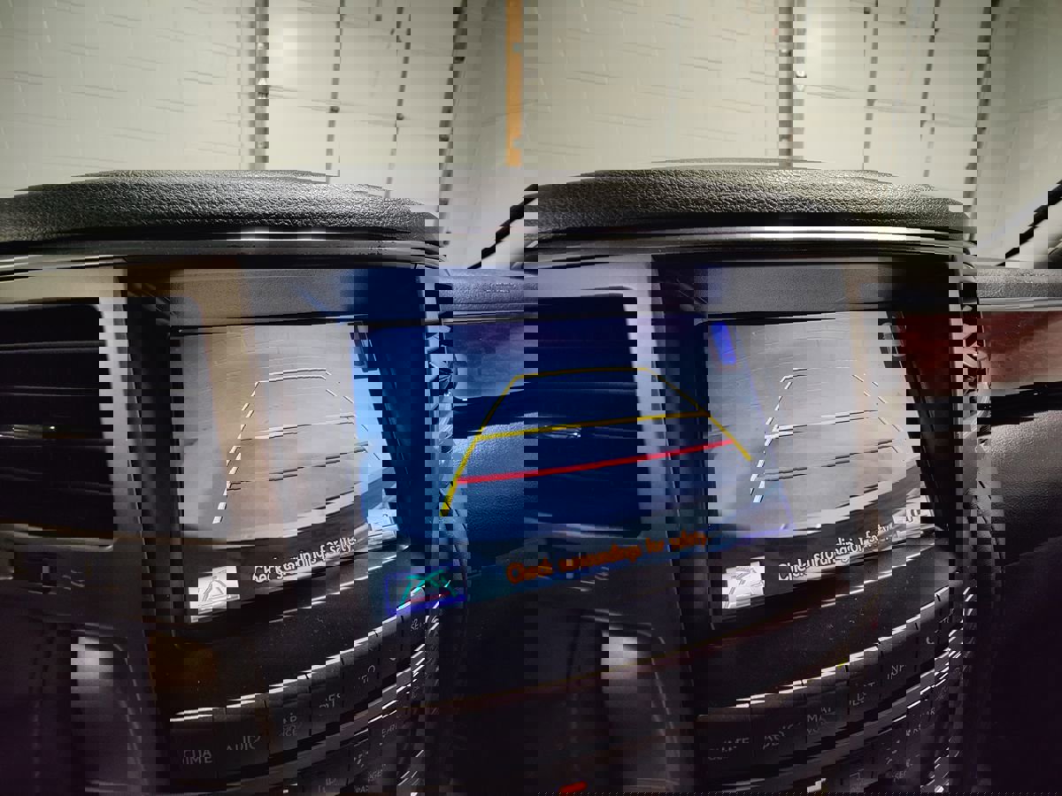 Used 2015 Lexus LX 570 4WD w/ Luxury Package image 48