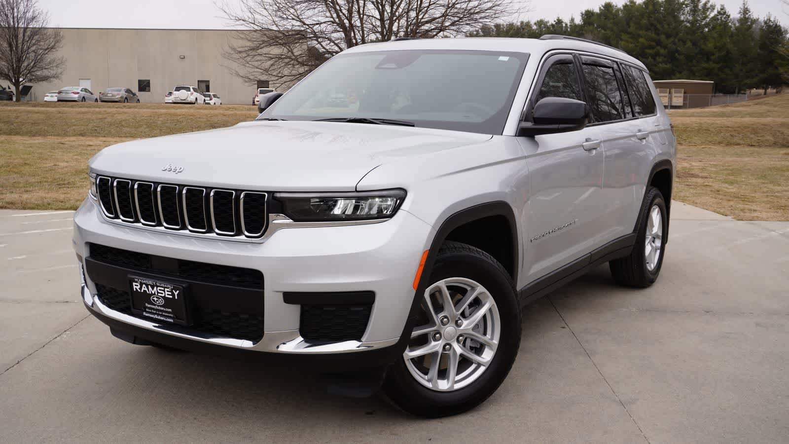 Used 2025 Jeep Grand Cherokee L Laredo w/ Luxury Tech Group I AWD/4WD image 1