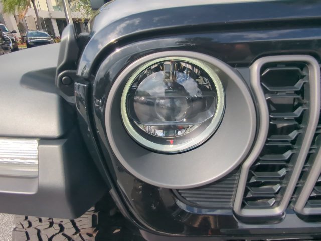 Used 2025 Jeep Wrangler Unlimited Rubicon w/ Convenience Group AWD/4WD image 10