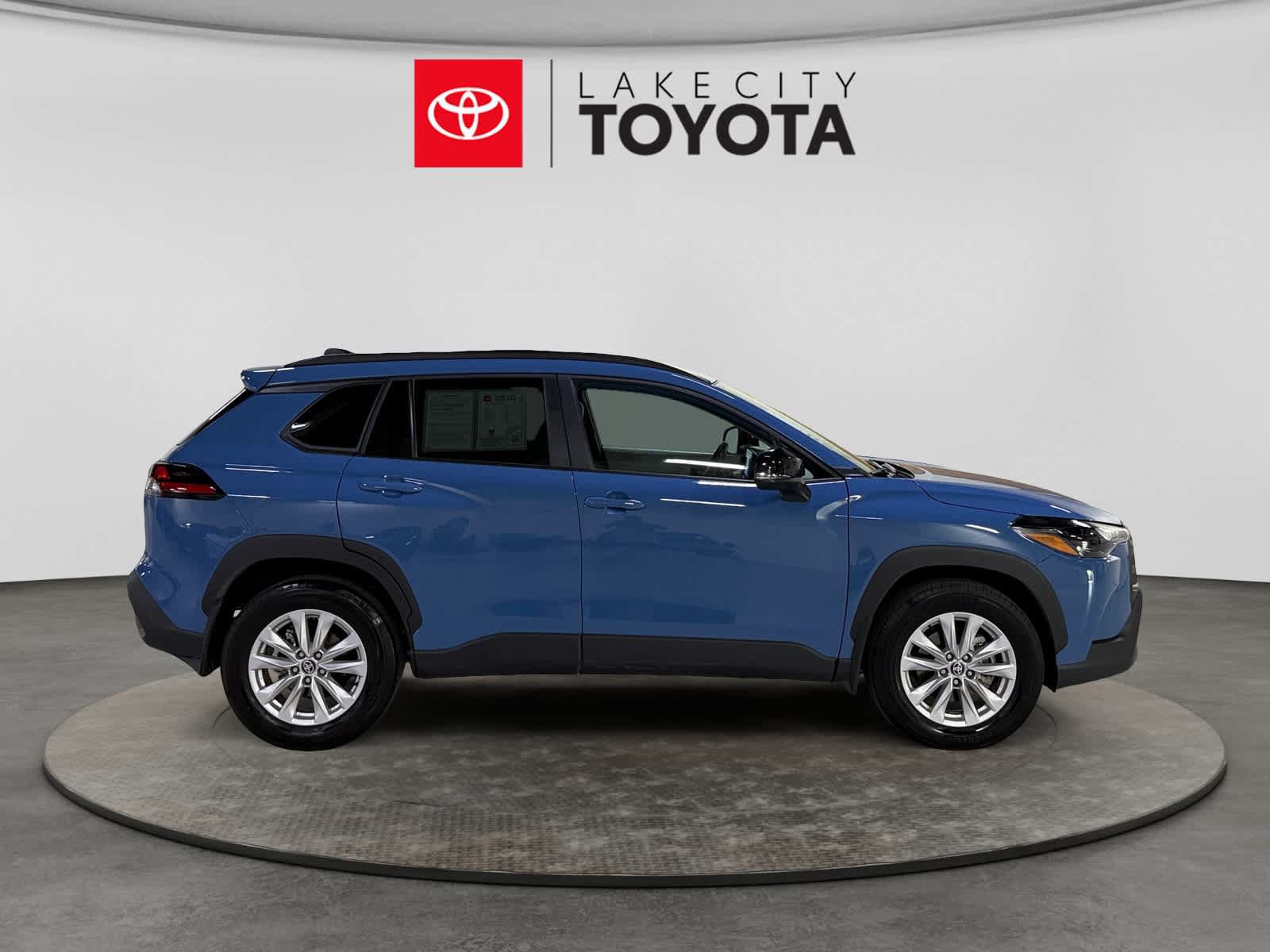 Used 2026 Toyota Corolla Cross LE FWD image 11