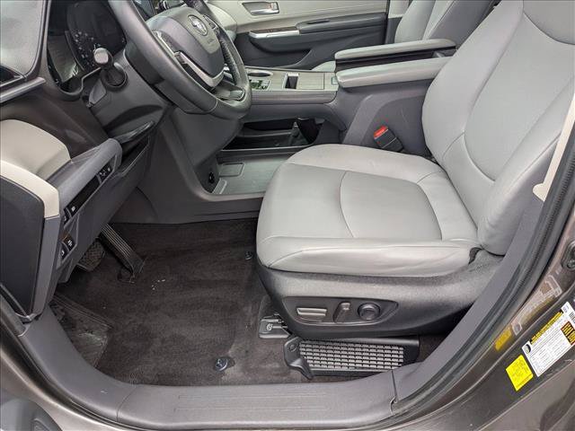 Certified 2022 Toyota Sienna XLE FWD image 15