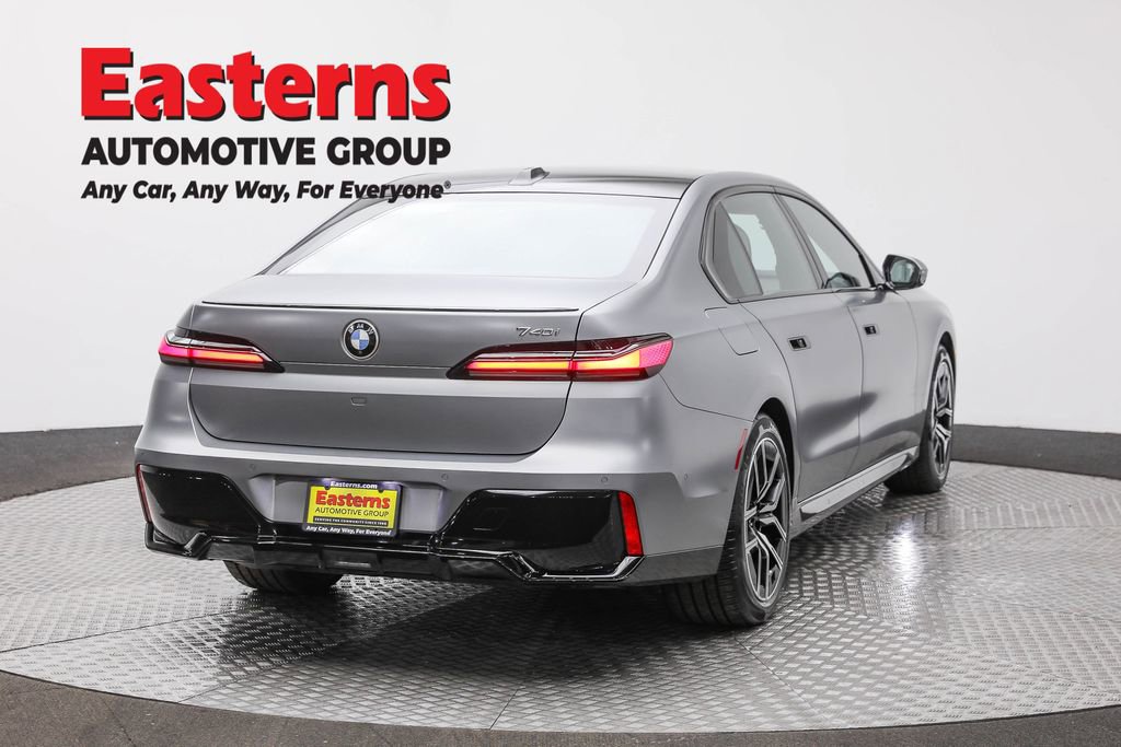 Used 2023 BMW 740i w/ Executive Package image 5