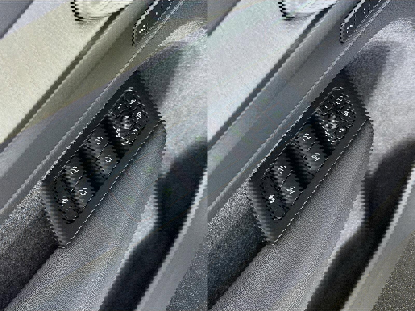 Used 2023 Volvo XC40 B4 Plus w/ Driver Assist Package image 21