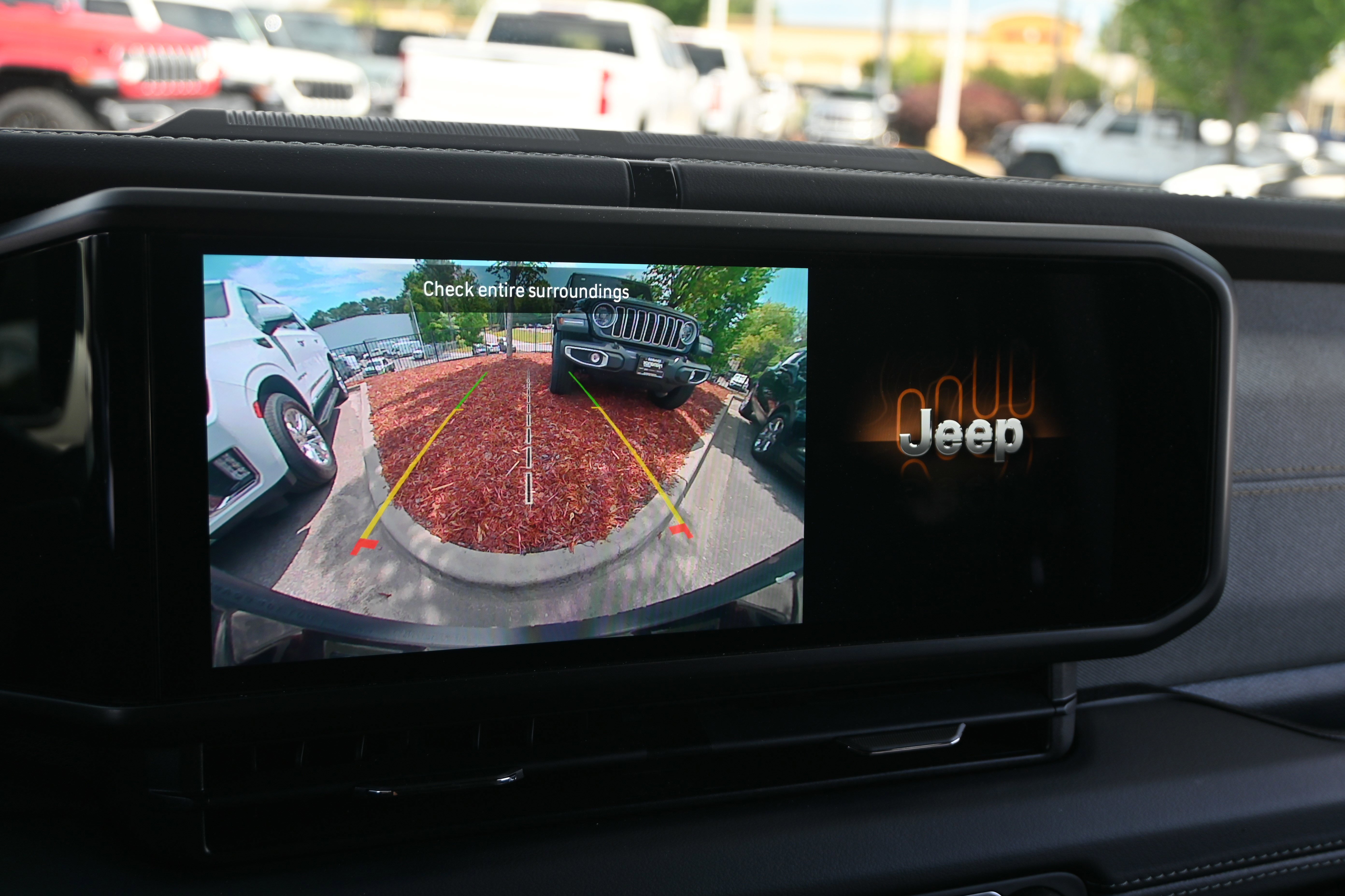 Used 2025 Jeep Wrangler Unlimited Sahara w/ Safety Group AWD/4WD image 23