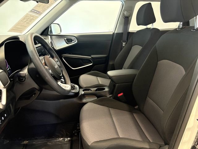 Used 2025 Kia Soul LX w/ LX Technology Package image 7