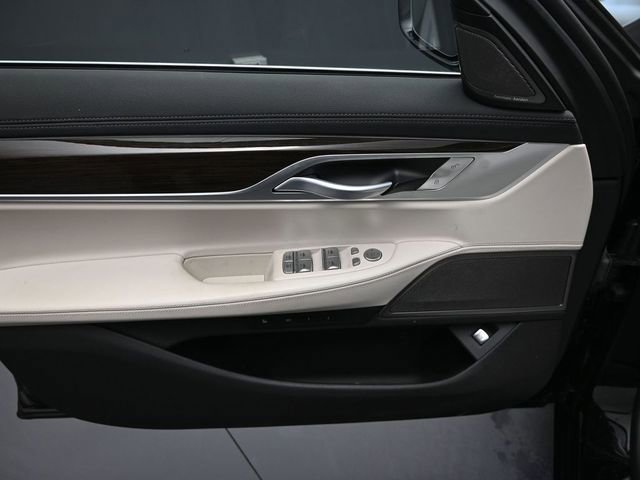 Used 2022 BMW 750i xDrive image 16