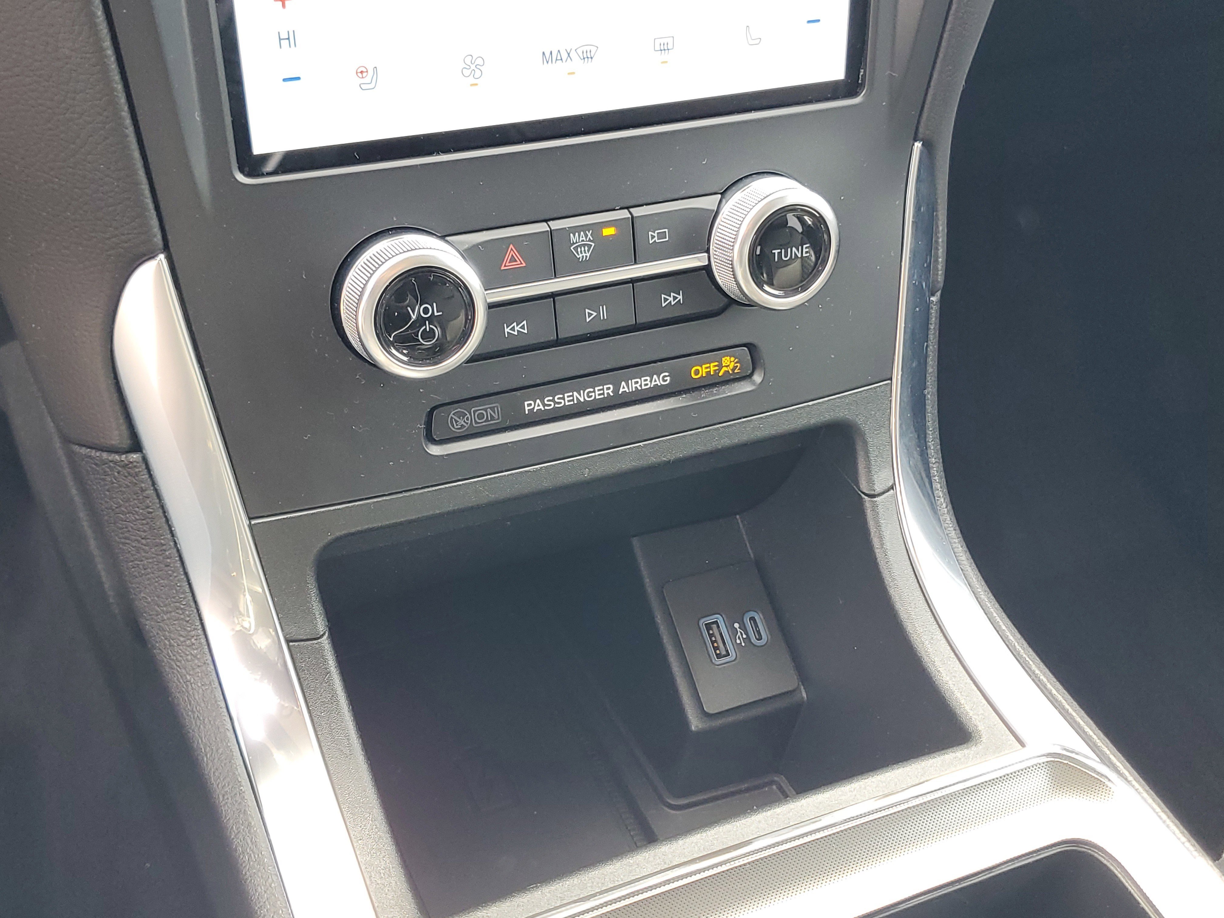 Used 2024 Ford Edge Titanium w/ Equipment Group 301A AWD/4WD image 19