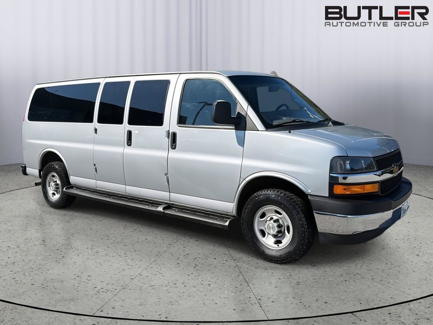 Used 2023 Chevrolet Express 3500 LS w/ Chrome Appearance Package RWD image 7