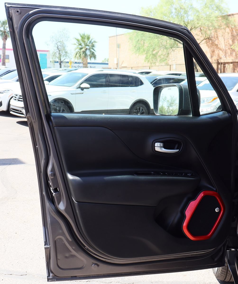 Used 2019 Jeep Renegade Trailhawk AWD/4WD image 36