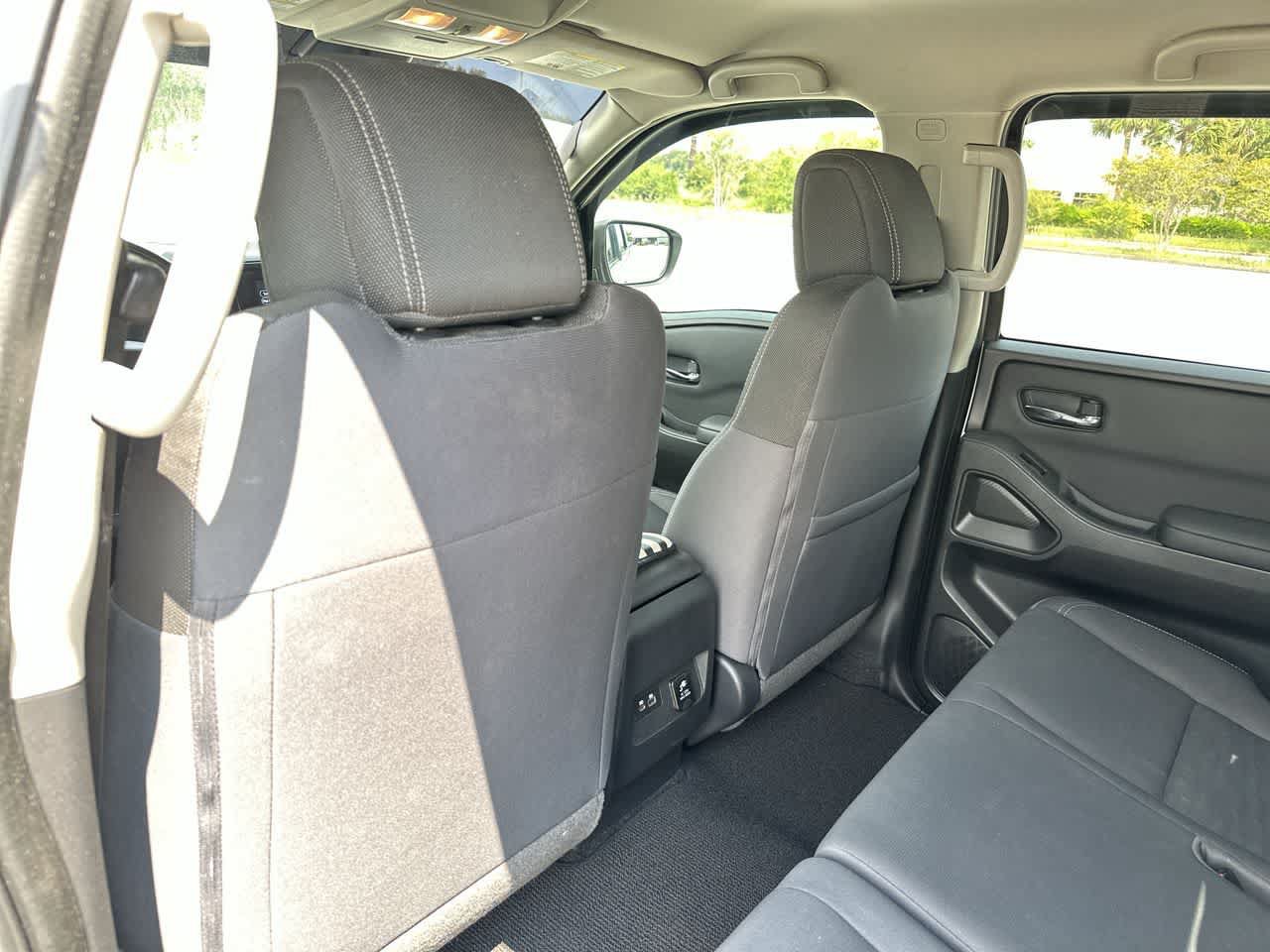Used 2023 Nissan Frontier SV w/ SV Convenience Package RWD image 17