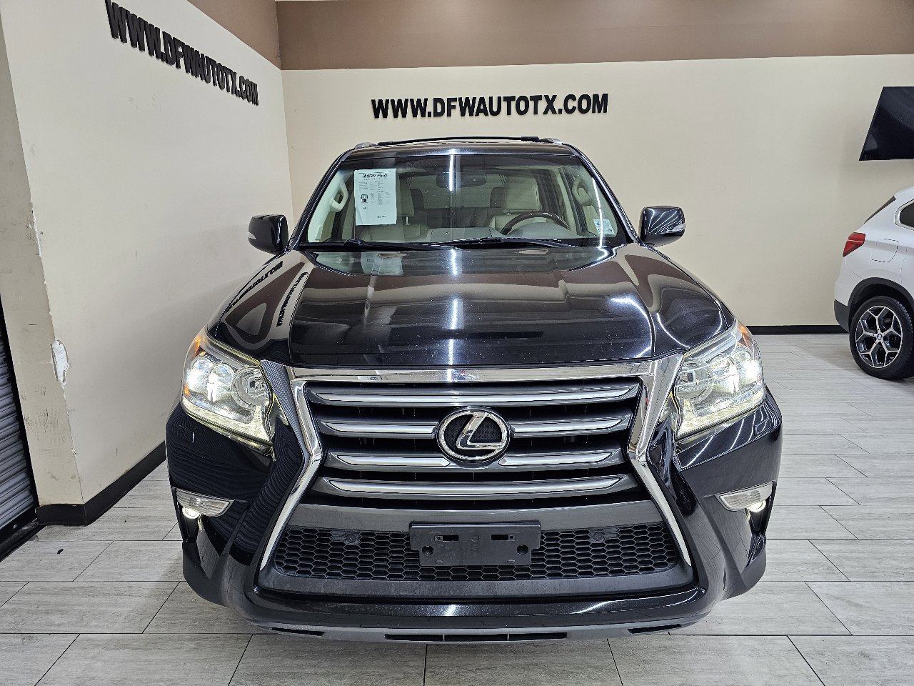 Used 2017 Lexus GX 460 Premium image 3