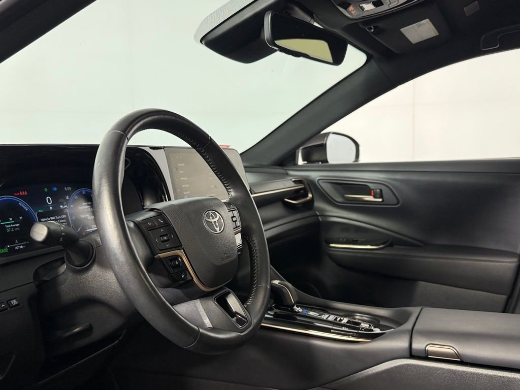 Used 2025 Toyota Crown XLE image 22