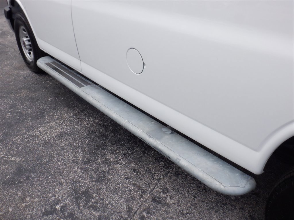 Used 2023 GMC Savana 2500 G2500 w/ Driver Convenience Package image 10