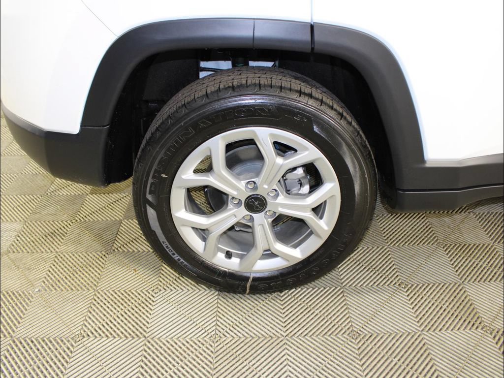 New 2025 Jeep Compass Latitude AWD/4WD image 42
