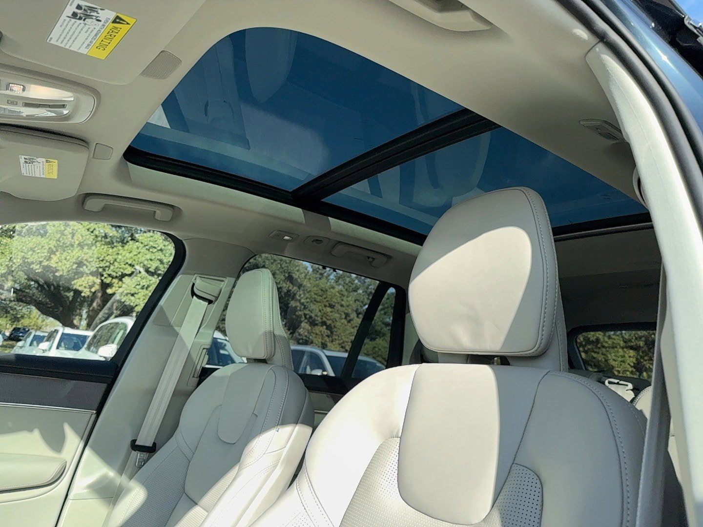 New 2026 Volvo XC90 B6 Ultra w/ Protection Package image 12