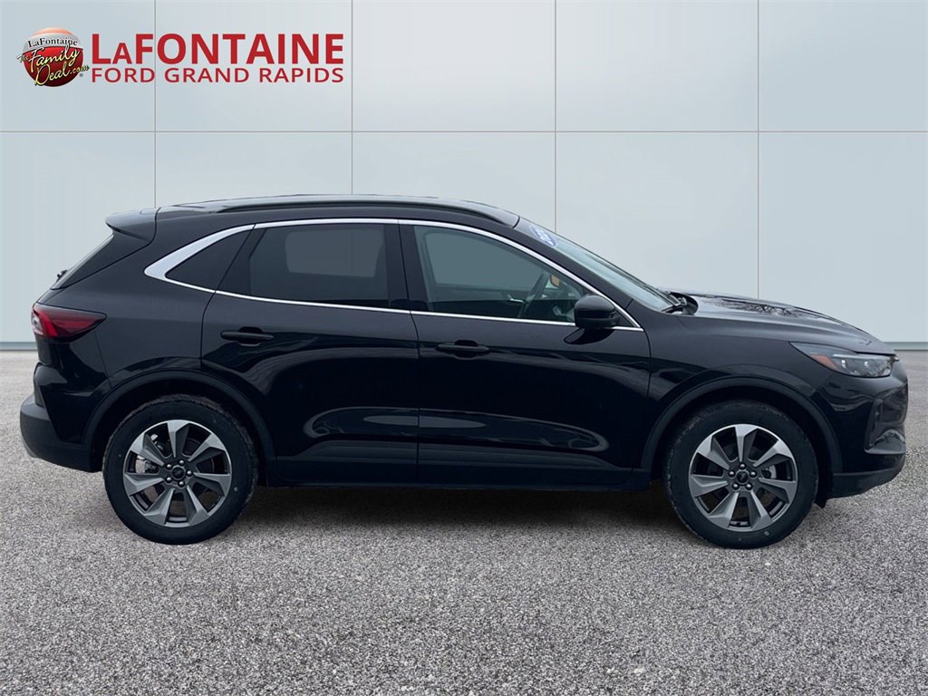 Used 2024 Ford Escape Platinum image 8