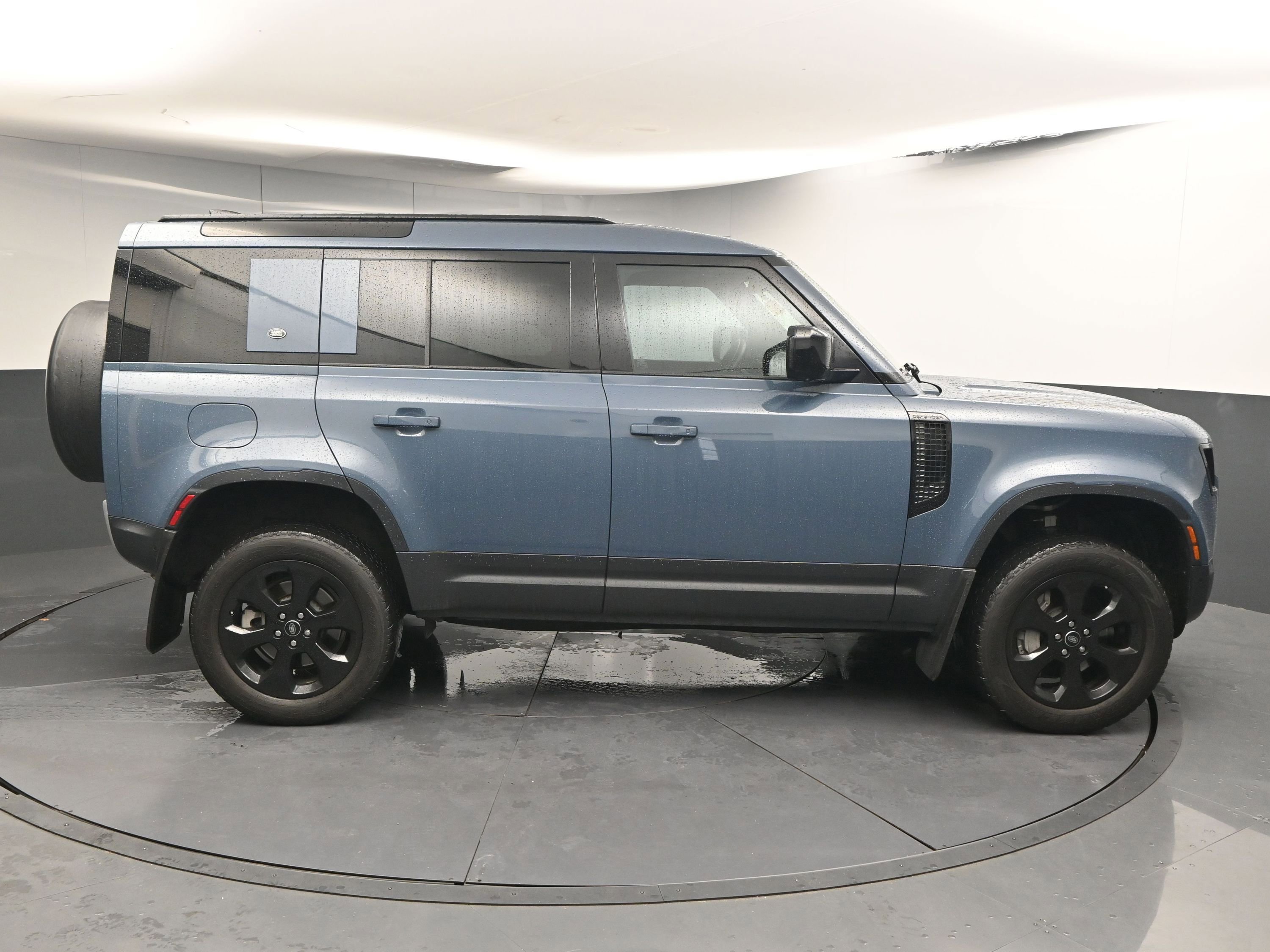 Used 2020 Land Rover Defender 110 HSE image 9