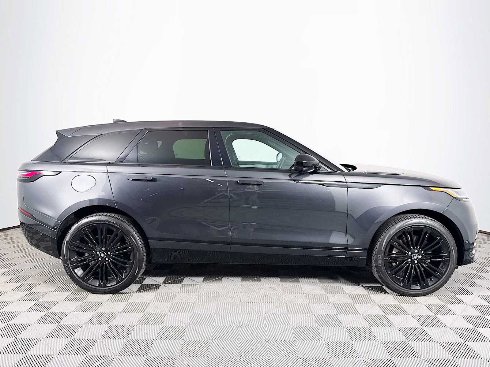 Used 2026 Land Rover Range Rover Velar Dynamic SE AWD/4WD image 4